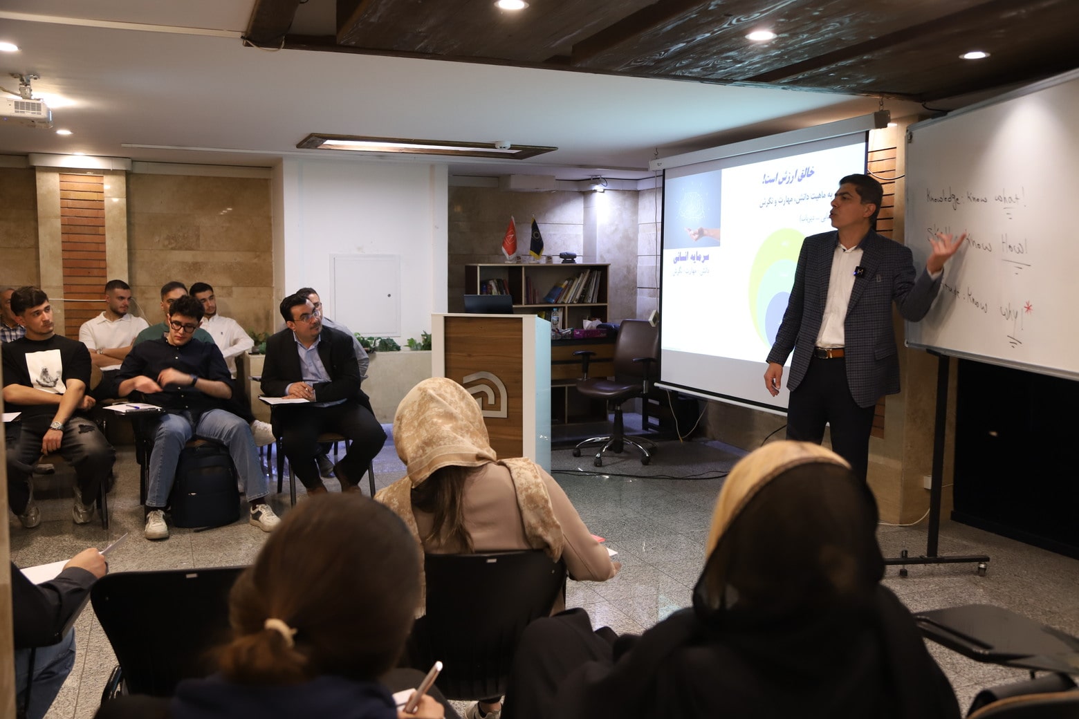 سمینار طراحی مسیر و هویت حرفه ای