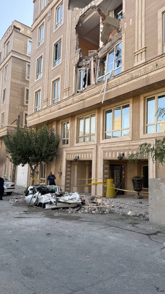 سقوط جرثقیل در تهران